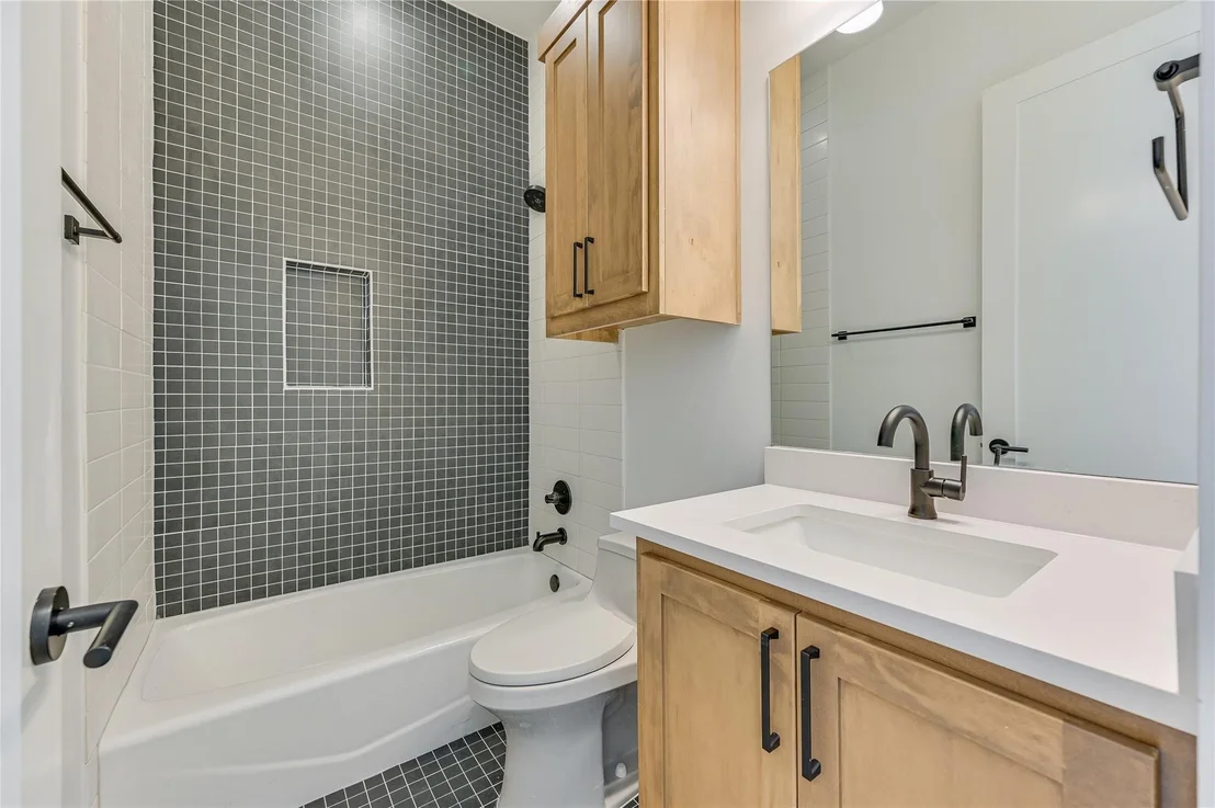 Photo of Unit B at 2401 Trailside DR