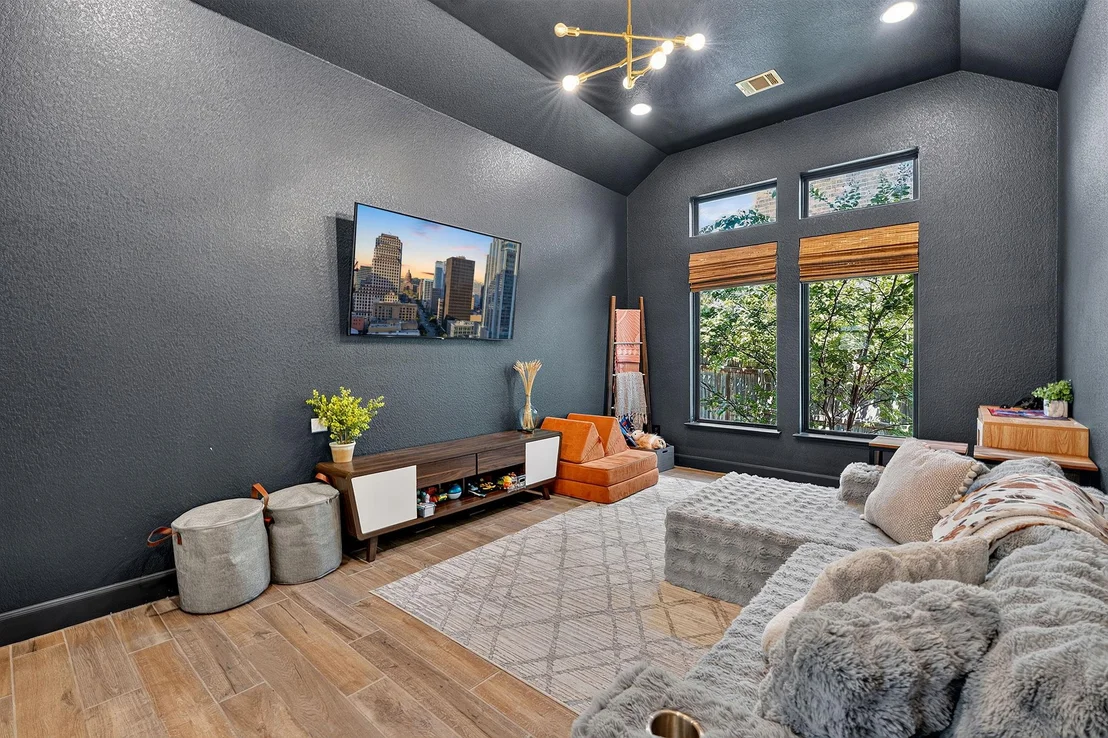 Photo of 301 Carpenter Hill DR
