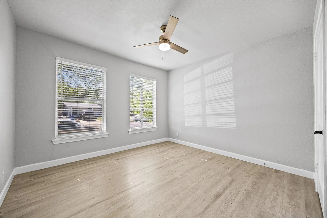 Photo of 4709 Leslie Ave