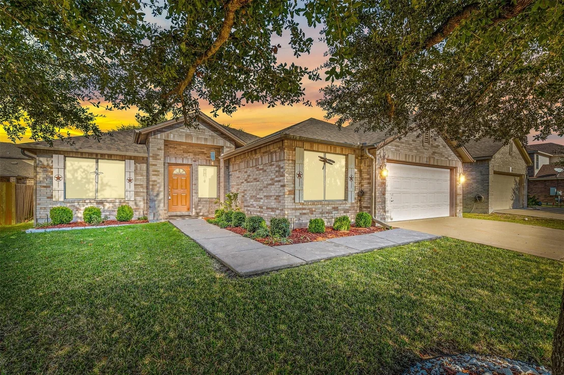 Photo of 910 Yellowstone DR