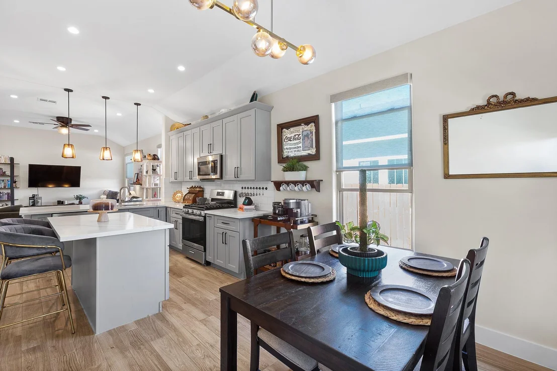 Photo of 303 W Browning ST