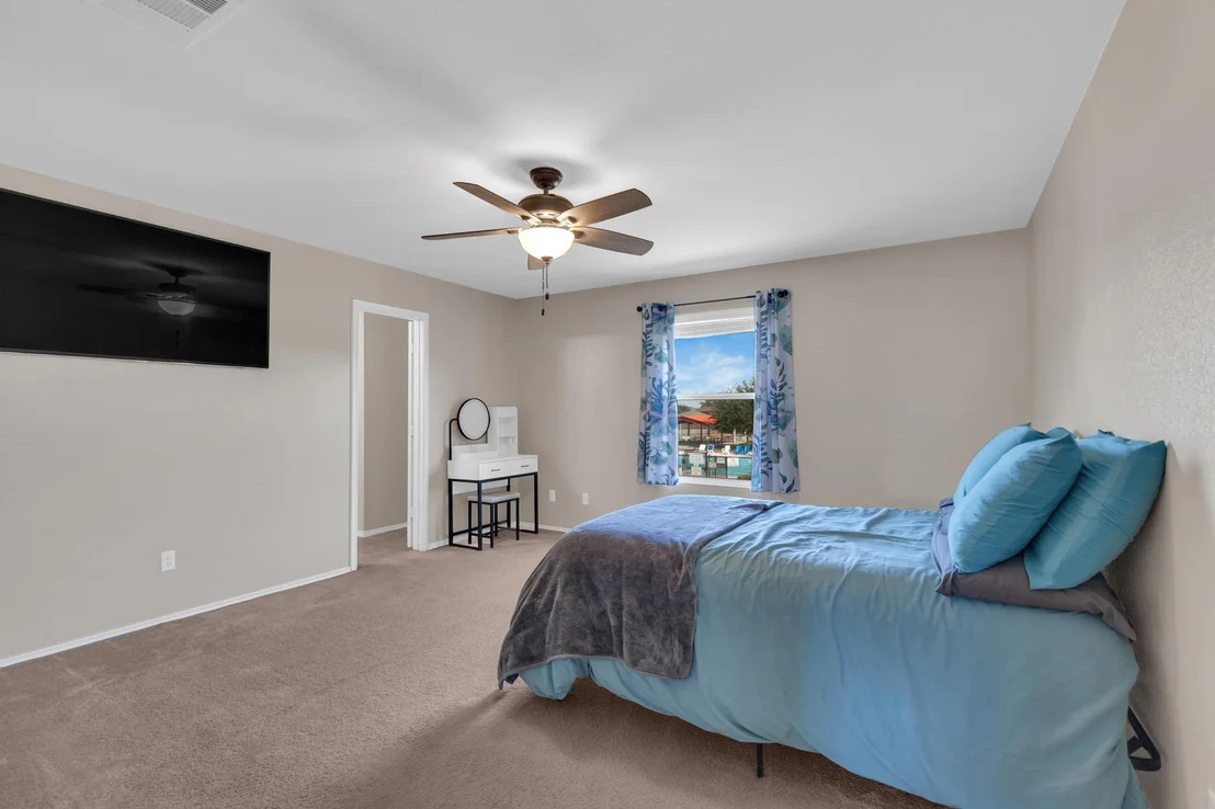 Photo of 111 S Creekbend DR