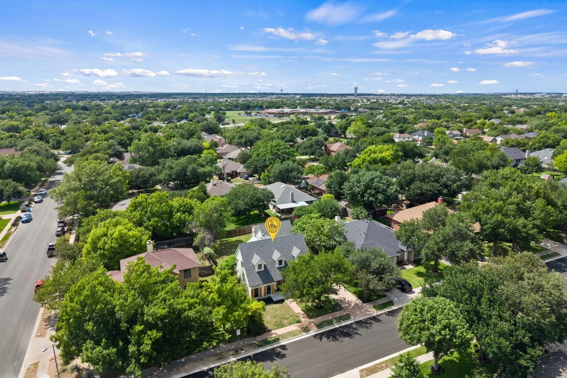 Photo of 1102 Twin Creek DR