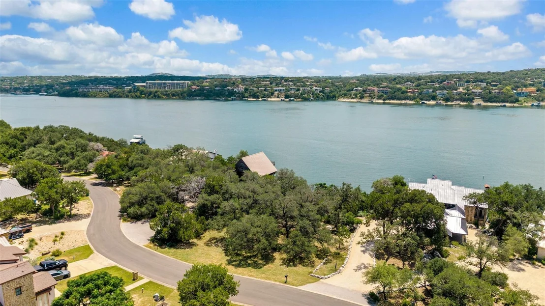 Photo of 18401 Lakepoint CIR