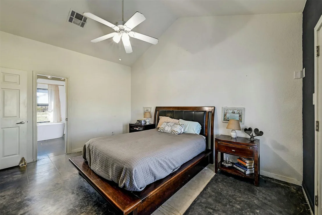Photo of 915 County Road 404