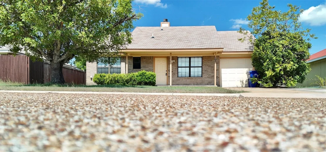 Photo of 105 Lariat CIR