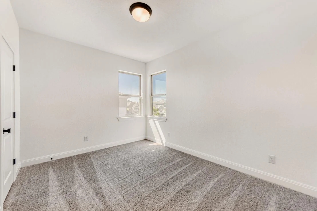 Photo of 175 International ST