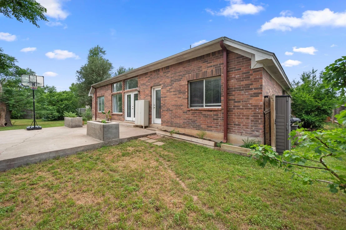 Photo of 3208 Sycamore CV