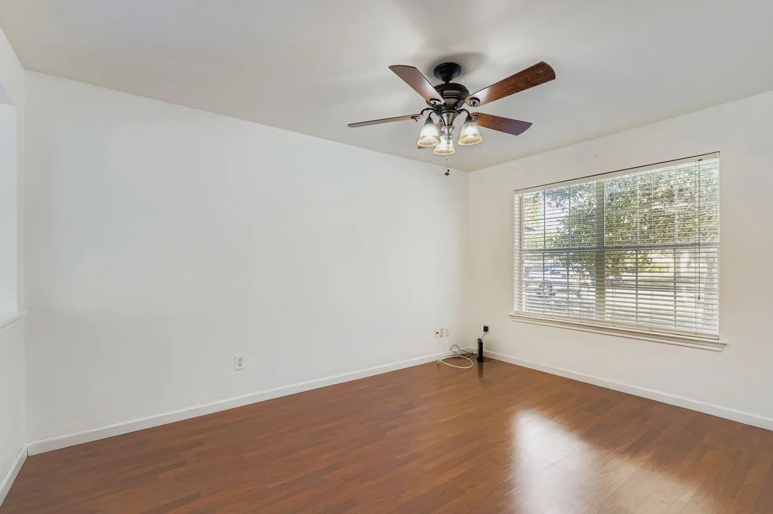 Photo of 411 Meadow Park DR
