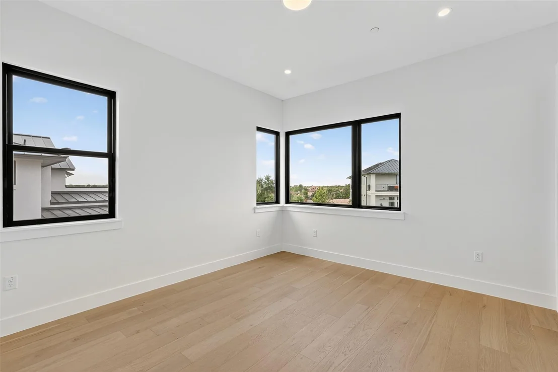 Photo of 10105 Milky Way DR