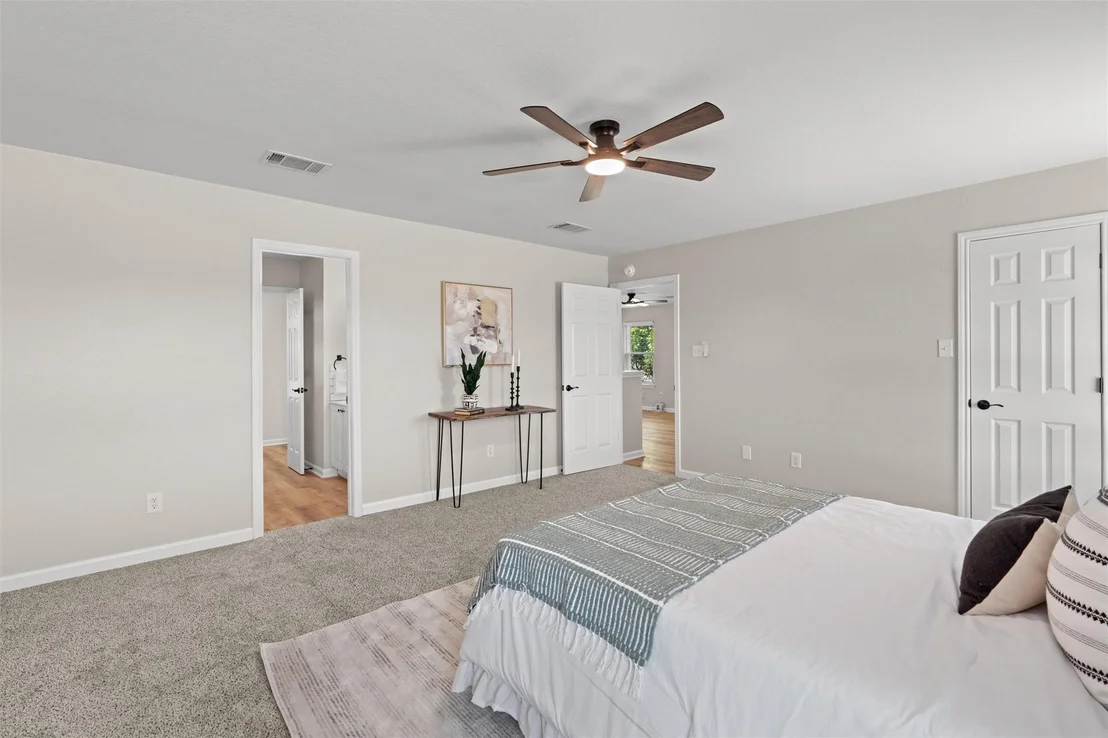 Photo of 724 Lavaca LOOP