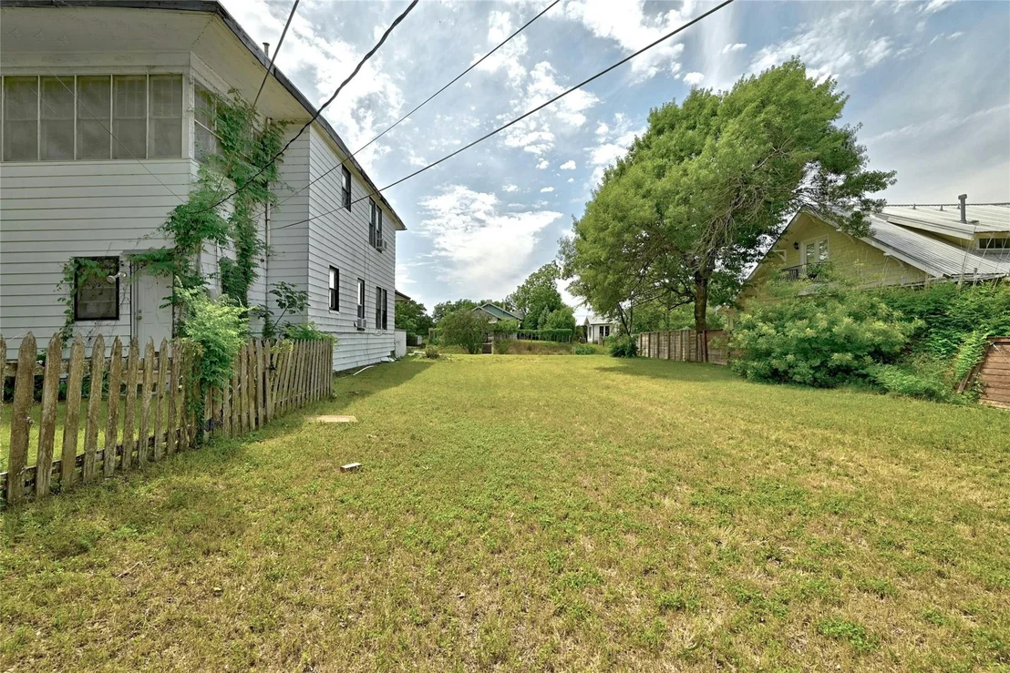 Photo of 1109 Travis Height BLVD