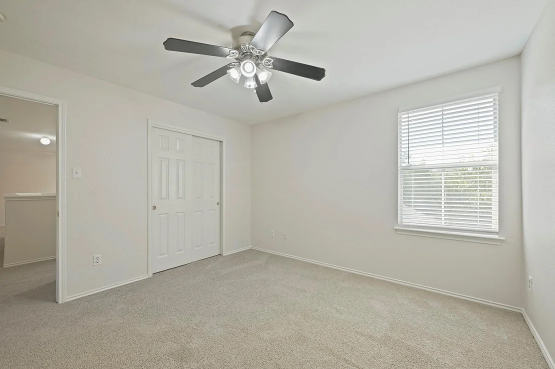 Photo of 399 Paddington DR