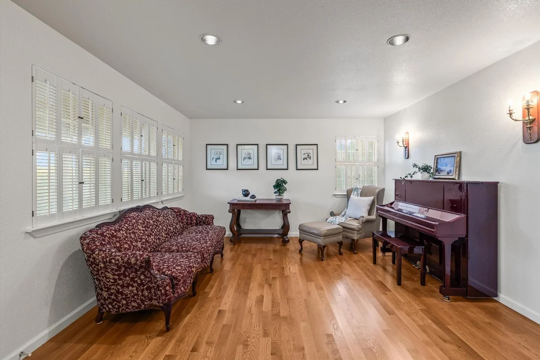 Photo of 3204 Tabletop Mountain DR