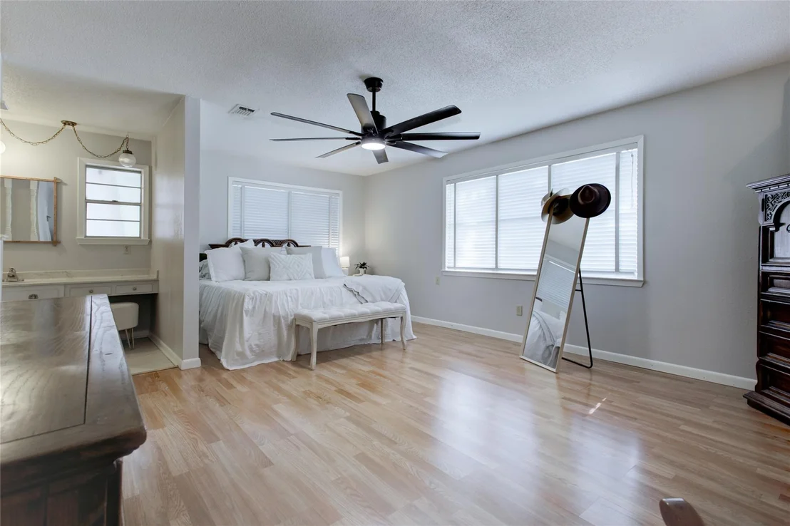 Photo of 400 N Brazos ST