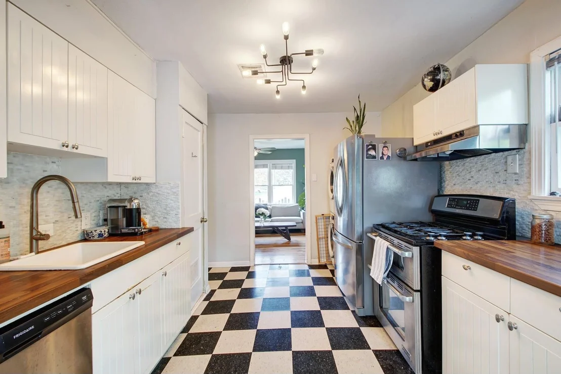 Photo of 5319 Harmon Ave