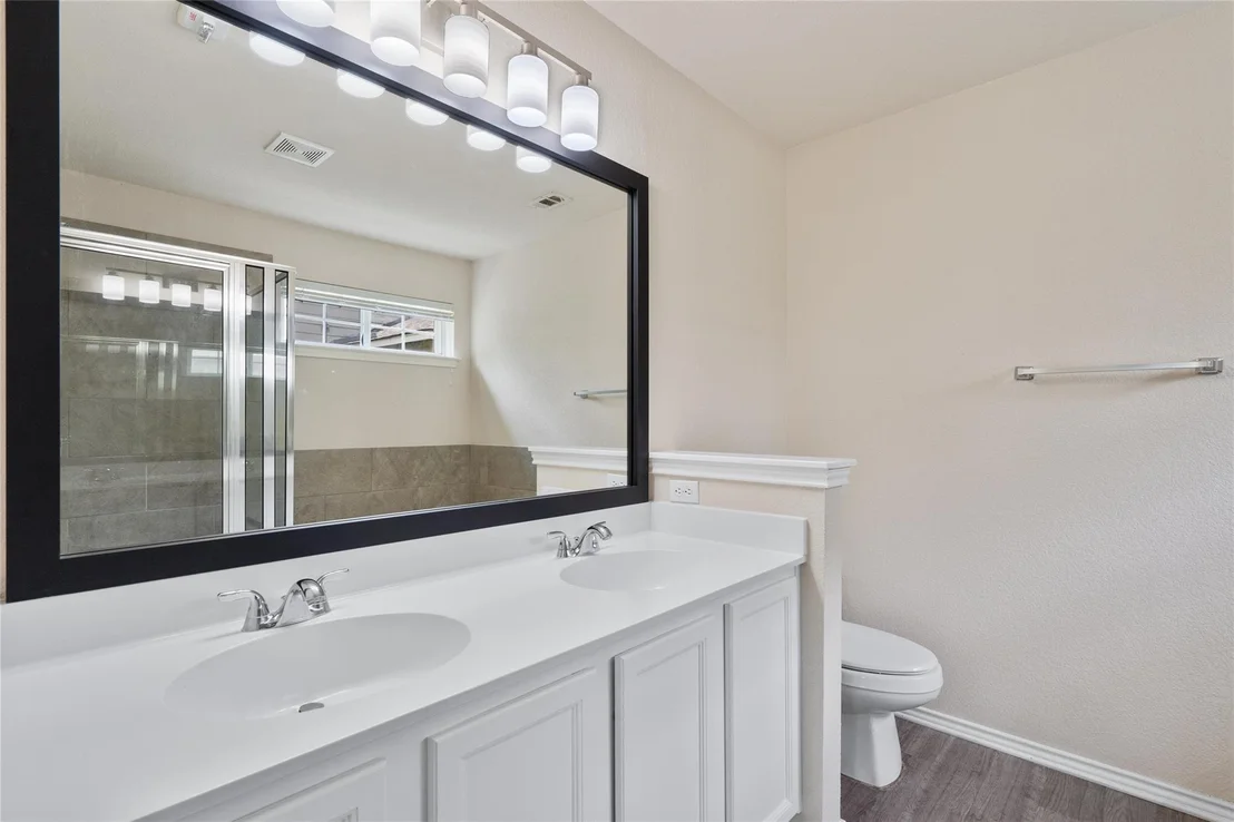 Photo of 3924 Links LN