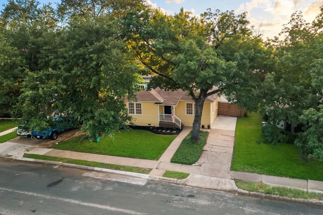 Photo of 5010 W Frances PL