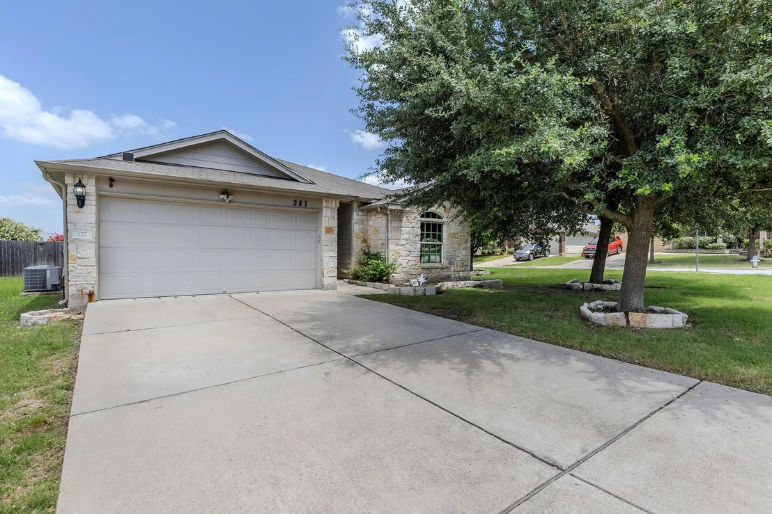 Photo of 327 Comal RUN