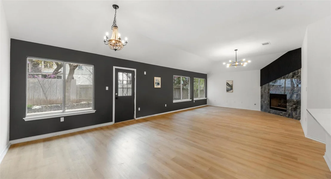 Photo of 2527 Crenshaw DR