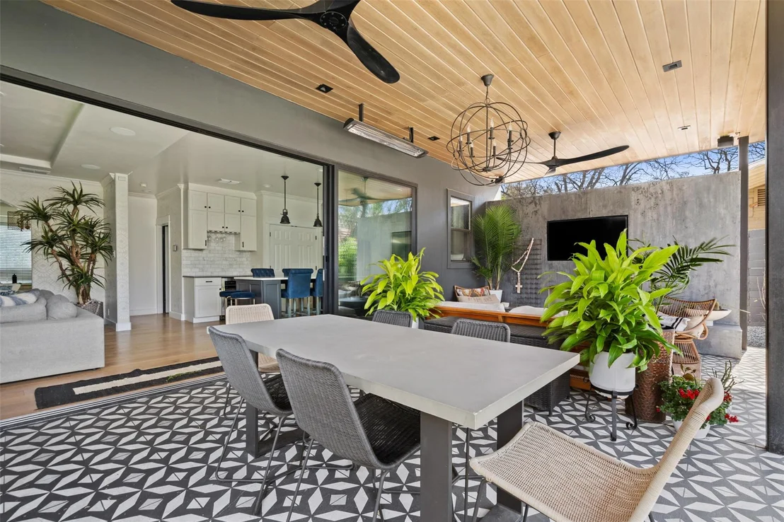 Photo of 1102 Kinney Ave