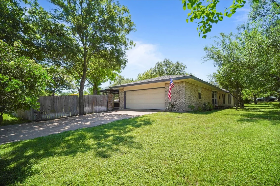 Photo of 731 Verna Lee BLVD