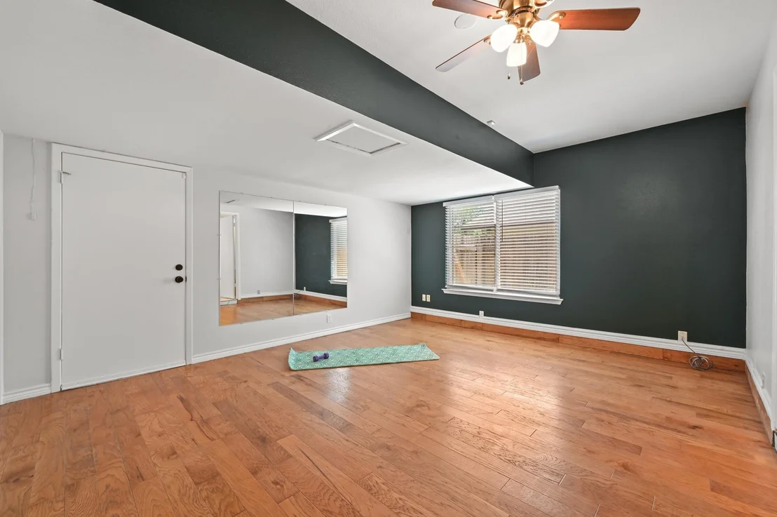 Photo of 5300 Suburban DR