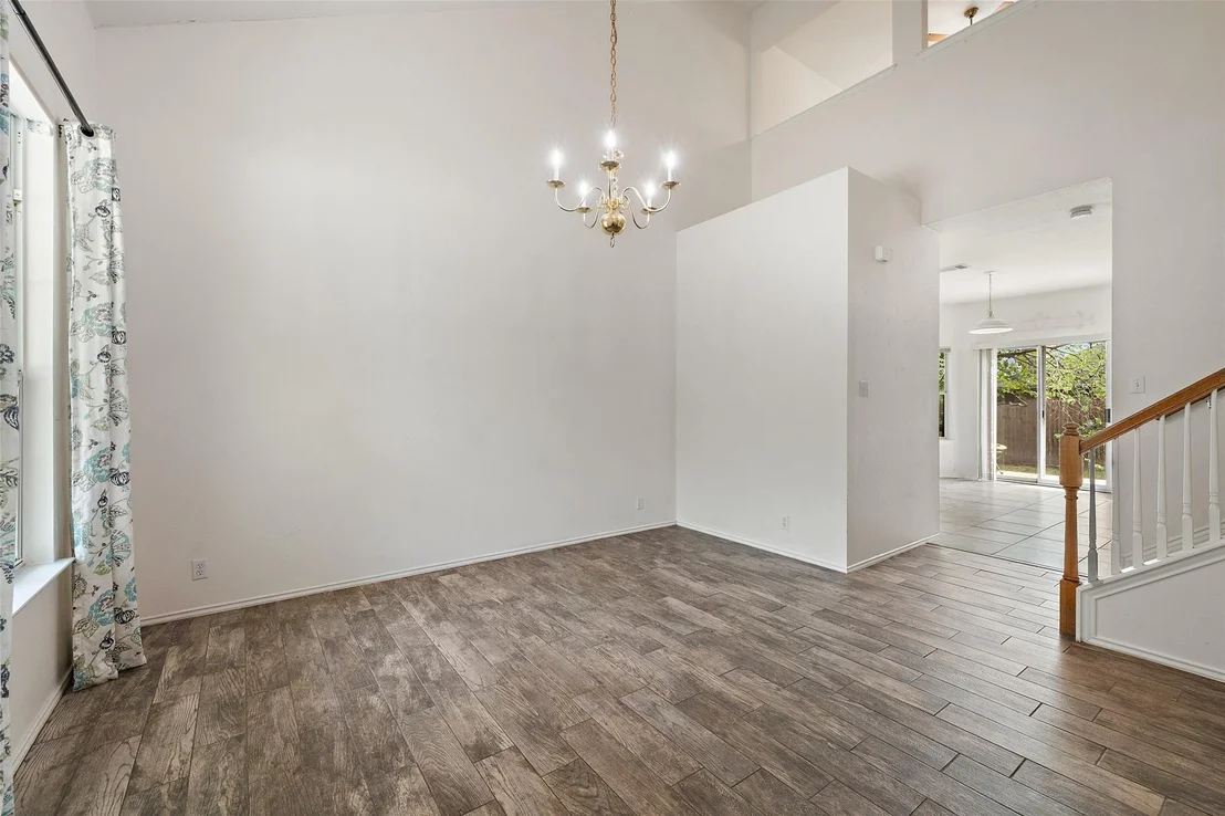 Photo of 407 N Lori CIR