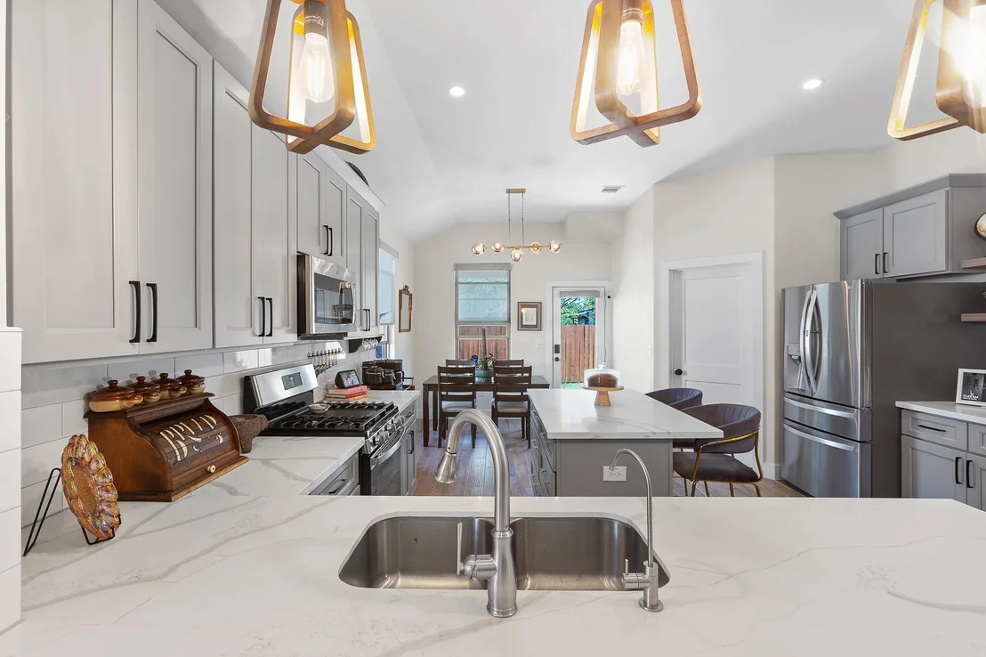 Photo of 303 W Browning ST