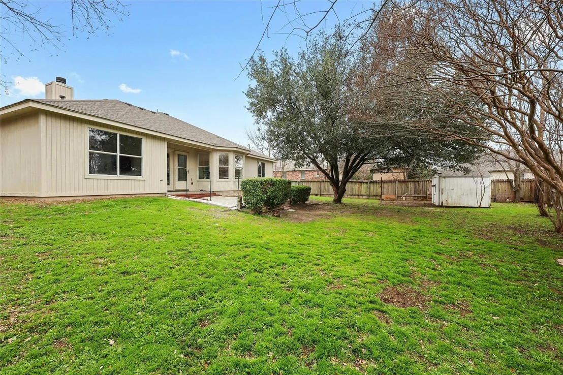 Photo of 610 Sabine CIR