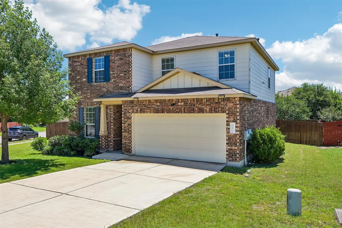 Photo of 140 Lynn Crest BND