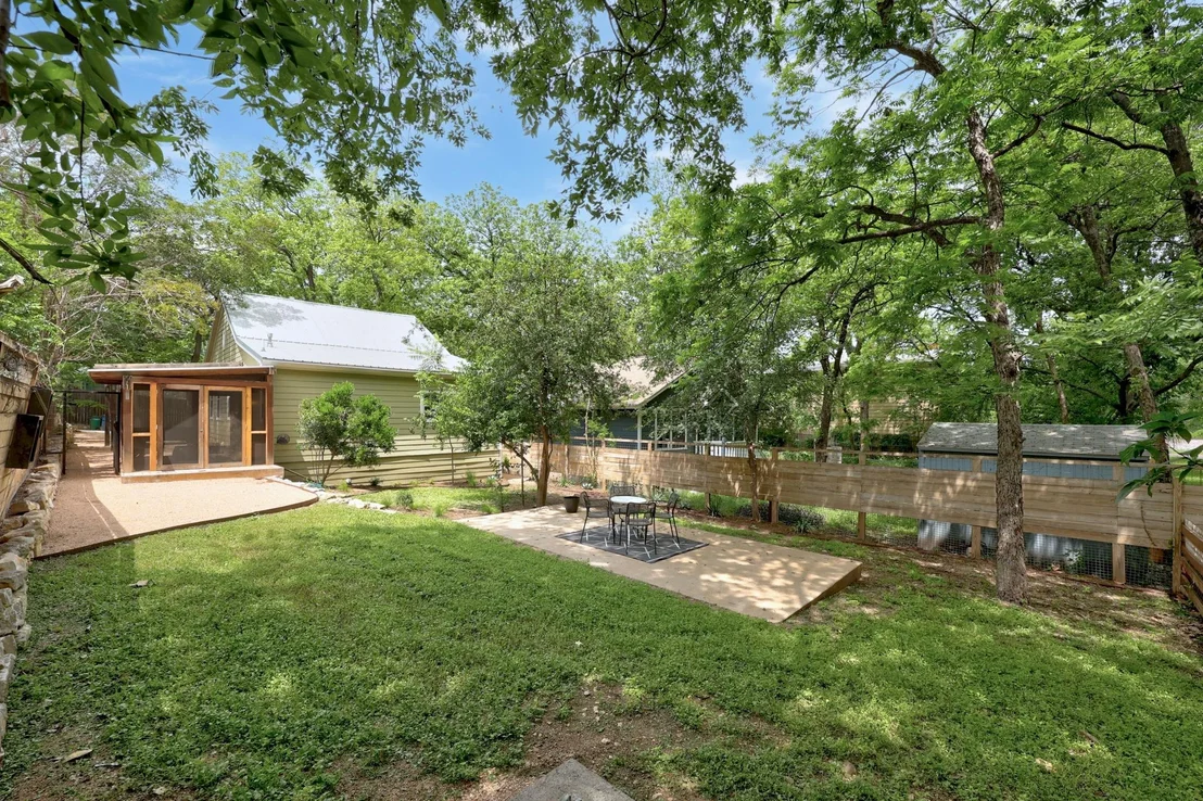 Photo of 2503 Bryan ST