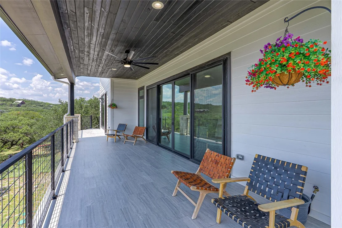 Photo of 23633 Lakeside DR