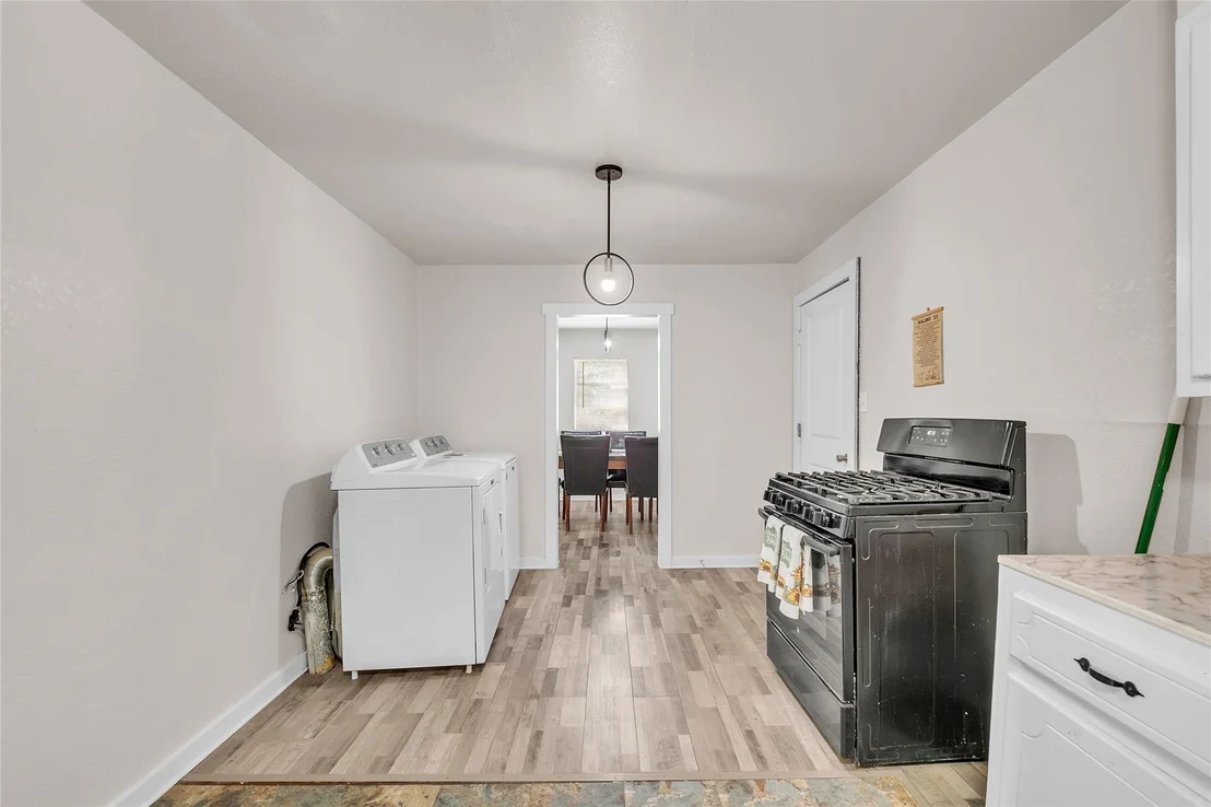 Photo of 1001 W 8th ST