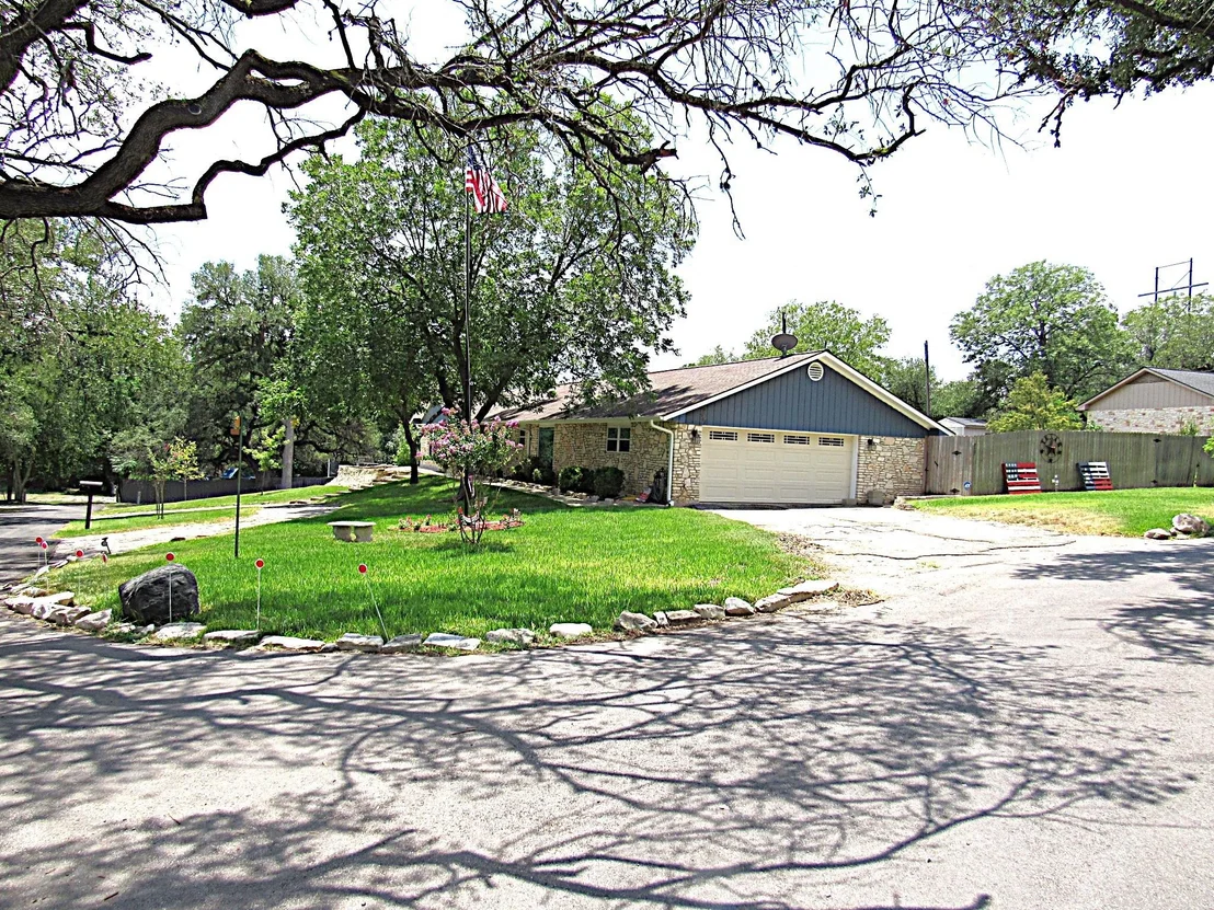 Photo of 737 Estate DR