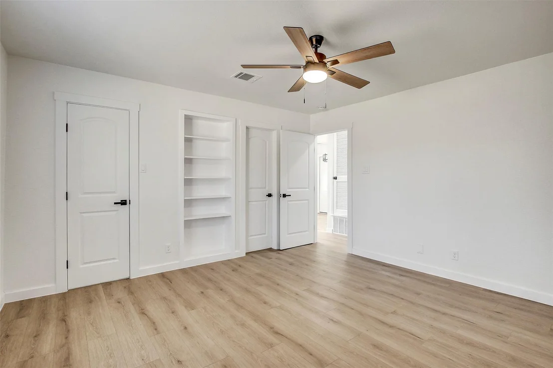 Photo of Unit B at 1402 Valleyridge CIR