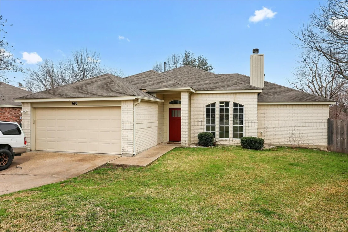 Photo of 610 Sabine CIR