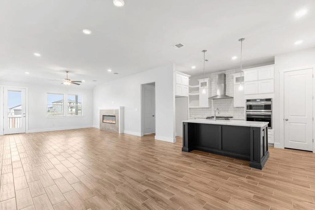 Photo of 8510 Red Bottle Brush RD
