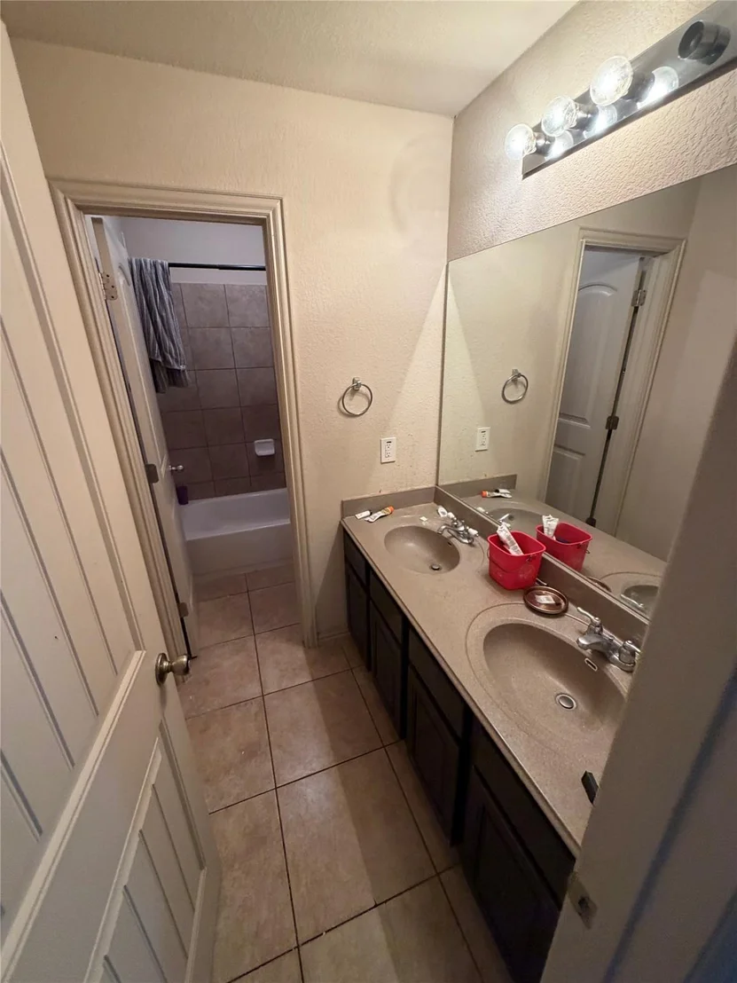 Photo of 2328 Ambling TRL