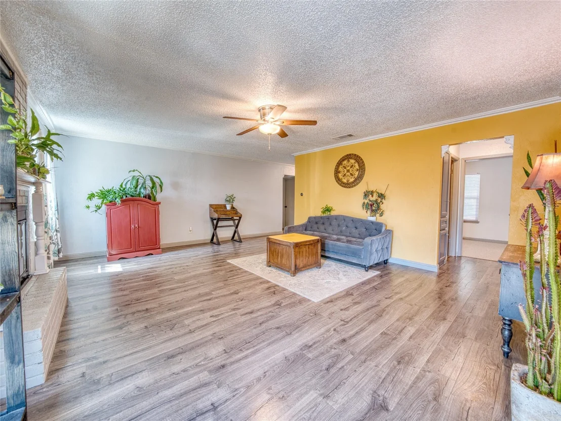 Photo of 1009 Green Meadow DR