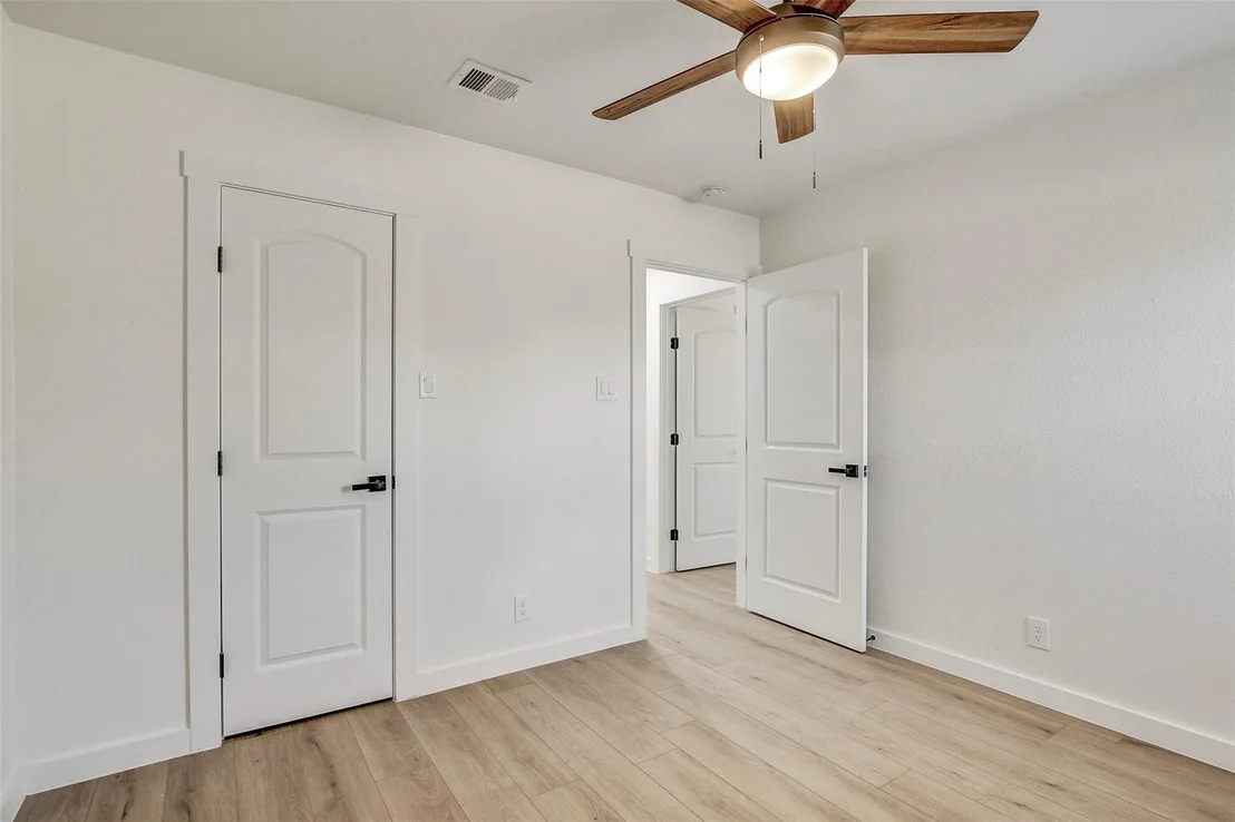 Photo of Unit A at 1402 Valleyridge CIR