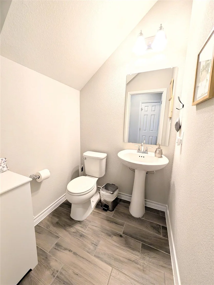Photo of 226 Thornless CIR