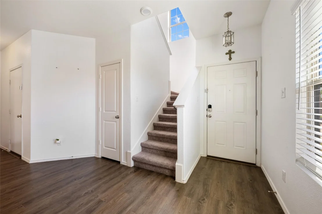 Photo of Unit 12F at 524 Circle WAY