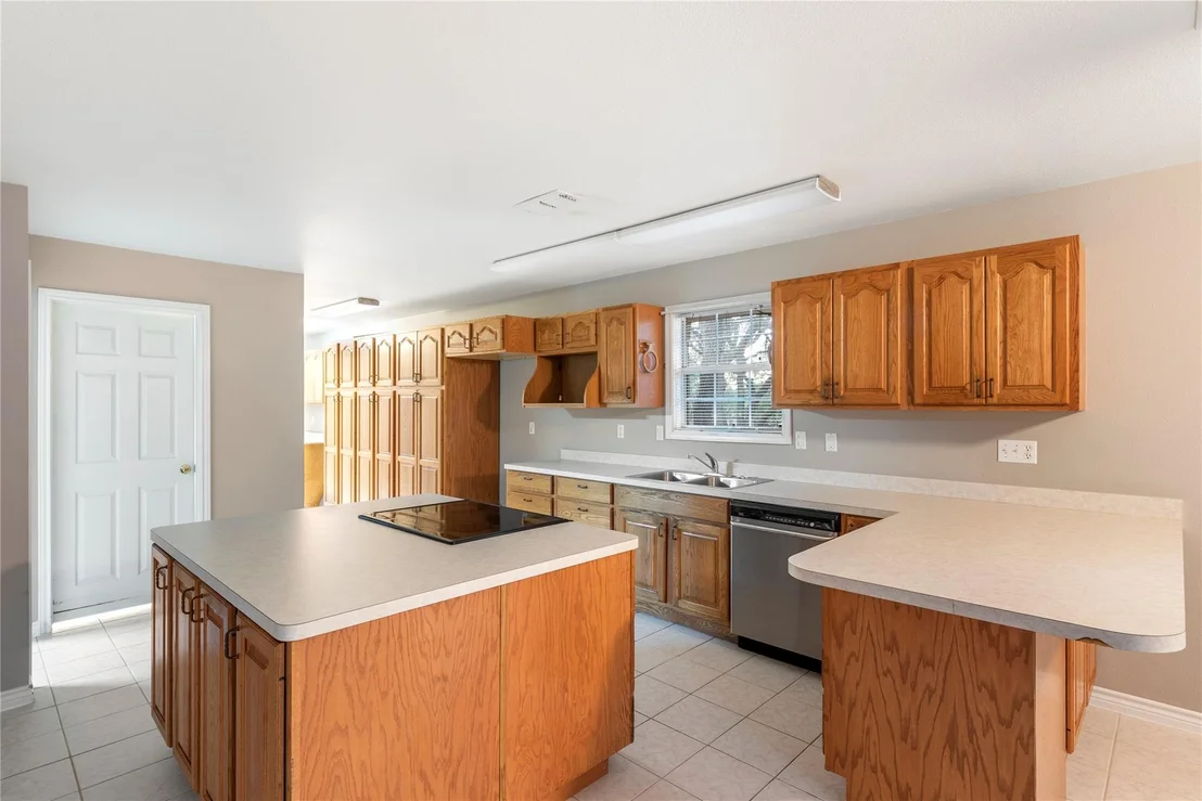Photo of 1050 Oak Grove RD