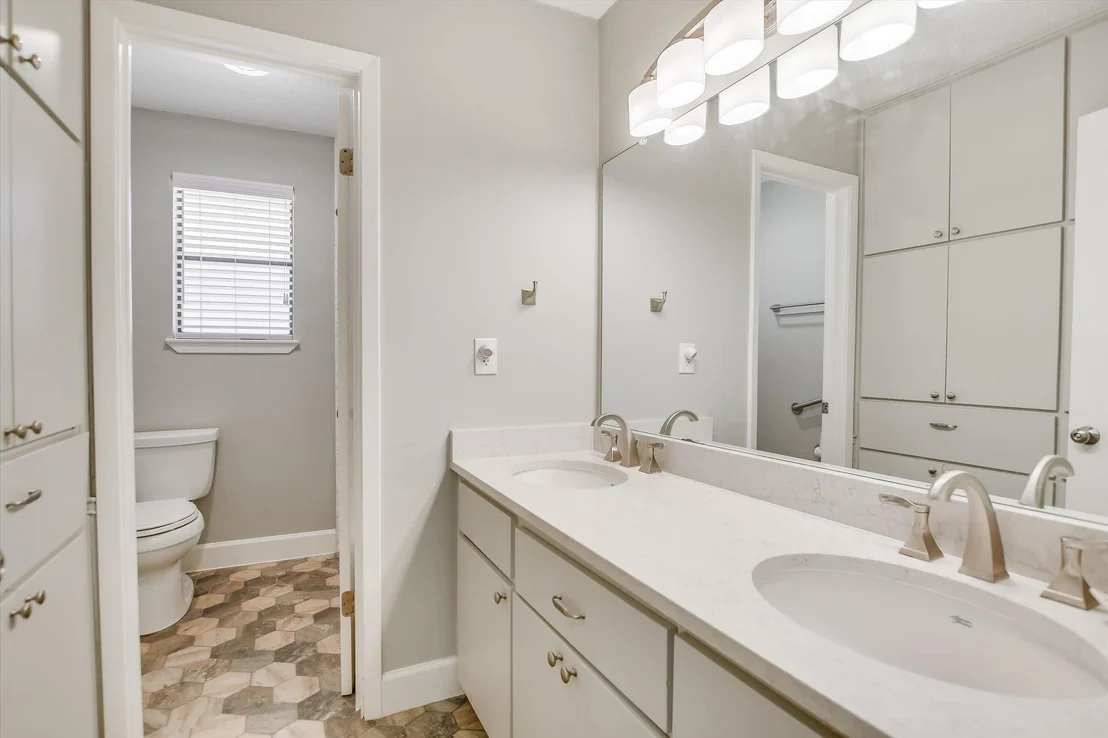 Photo of 703 Windsor RD