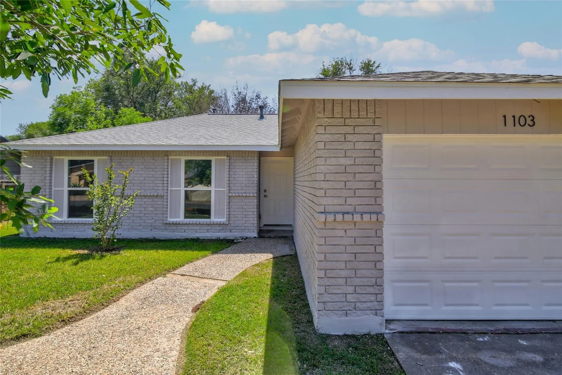 Photo of 1103 KENYON DR