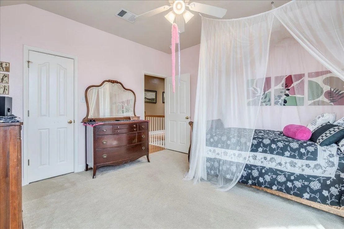 Photo of 1077 Fairway