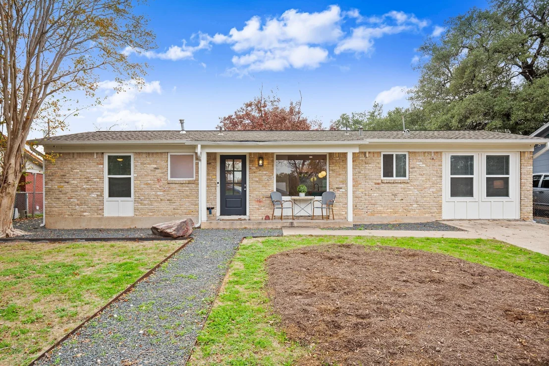 Photo of 207 White Oak DR