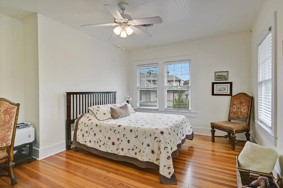 Photo of 106 W 32nd ST