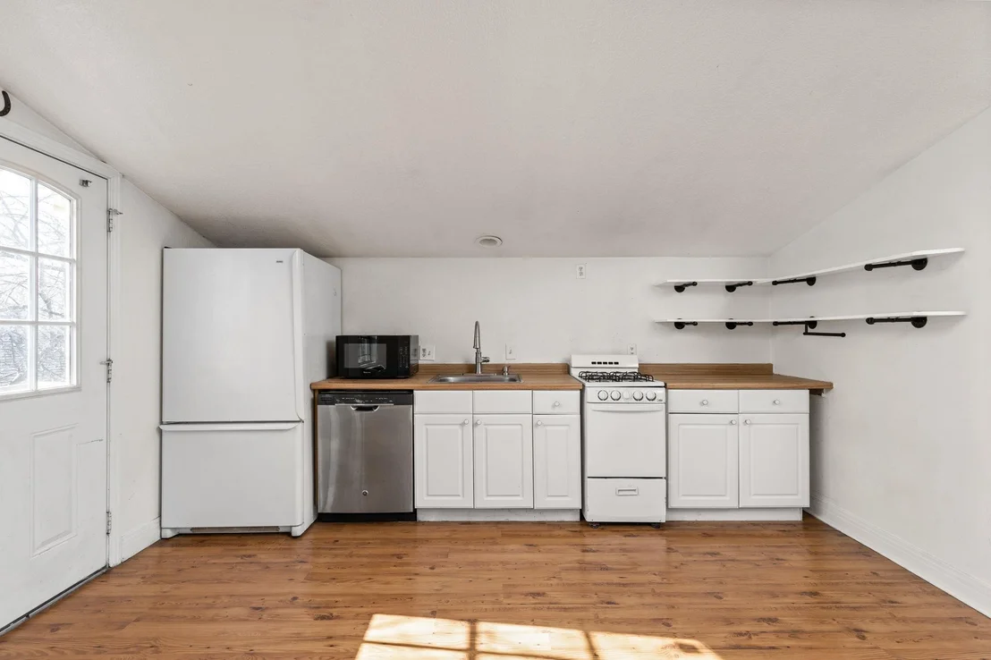 Photo of 2203 Lindell Ave